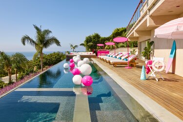 La Casa de los Sueños de Barbie y Ken, un espacio surrealista entre las montañas de Malibú