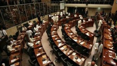 Doens y Ávila se cruzan acusaciones; plantean división en el PRD