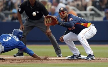 Yulieski Gurriel aprende el oficio de primera base con Jeff Bagwell