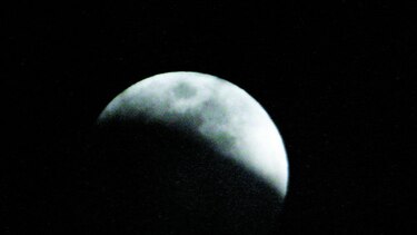 Venden bolsa con polvo lunar
