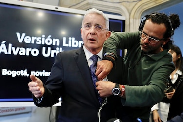La Fiscalía colombiana llevará a juicio a Uribe por soborno de testigos y fraude procesal