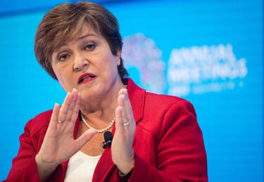 Acceso desigual a vacunas dejaría atrás a países en desarrollo: directora del FMI