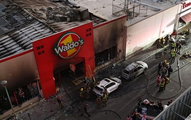 Al menos 23 muertos deja un incedio dentro de un almacén en México