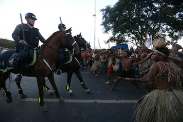 Protestas contra el Mundial obligan a suspender exhibición de la Copa