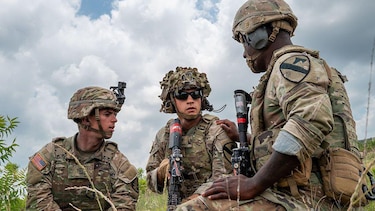 Estados Unidos planea inscribir automáticamente a los jóvenes varones en el registro para prestar el servicio militar