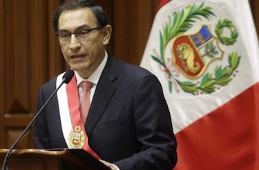 Vizcarra presiona al Congreso tras escándalo que remece a Perú