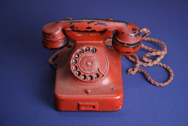 Teléfono que perteneció a Adolfo Hitler es subastado en 243 mil dólares