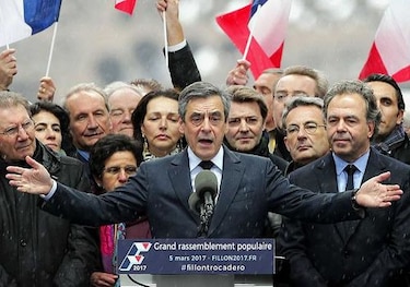 'Nadie puede impedirme ser candidato', desafía el aspirante francés François Fillon