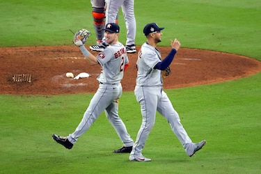 Astros vencen a Bravos y siguen con vida en la Serie Mundial