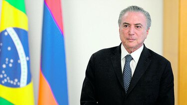 Temer dice a empresarios que seguirá en su cargo