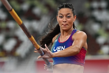 La venezolana Robeilys Peinado avanza a su primera final olímpica de garrocha
