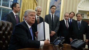 Donald Trump retira a Estados Unidos del tratado de libre comercio transpacífico