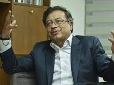 Papa Francisco se reúne con Gustavo Petro, precandidato a la presidencia de Colombia