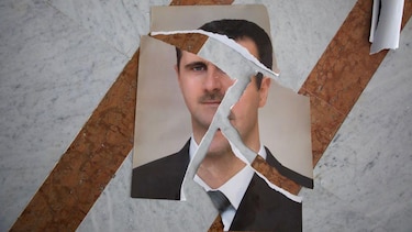 Una Siria en ruinas y dividida trata de levantarse un año después de la caída de Al Assad