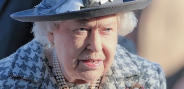 Abdicación, muerte, divorcios... Los escándalos de la familia real británica