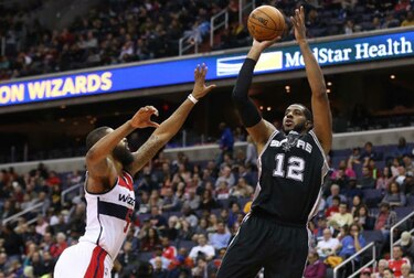San Antonio sigue con paso ganador; Westbrook con otro triple doble