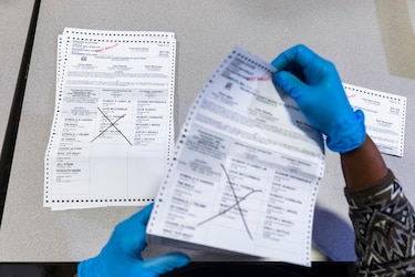 Más de 64 millones de personas ya han votado por adelantado en Estados Unidos