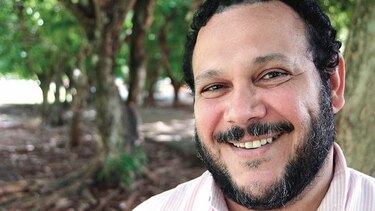 Héctor Collado gana certamen literario