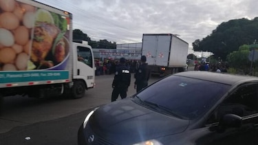 Precaristas protestan en Chepo; policías en el área