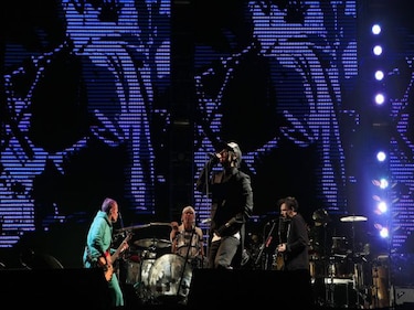 Red Hot Chili Peppers contagia de funk y rock alternativo a 40 mil chilenos