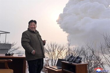 Corea del Norte prueba dron submarino para generar tsunamis radiactivos