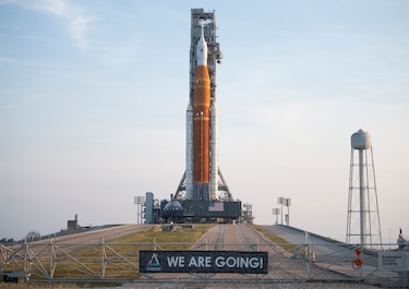 Viaje a la Luna: NASA instala cohete espacial
