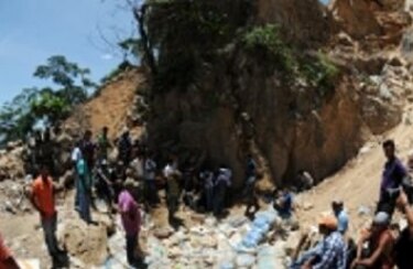 Gobierno hondureño reanuda búsqueda de mineros atrapados por derrumbe