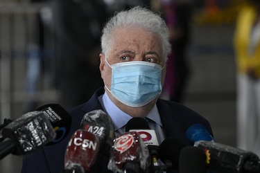 Ministro de Salud argentino renuncia tras escándalo de vacunaciones a sus allegados
