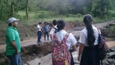 Comunidades ocueñas quedan incomunicadas por colapso de vado 