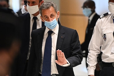 Dos nuevas detenciones en caso sobre presunta financiación libia de campaña de Sarkozy