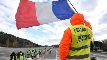 Francia espera ansiosa medidas de Macron para desactivar crisis de 'chalecos amarillos'