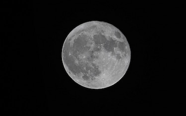 La Luna de Fresa llega a iluminar el cielo