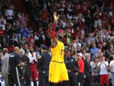 Heat le pega a LeBron en su regreso a Miami
