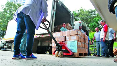 Designan a comisionados para corregir desabastecimiento de medicinas