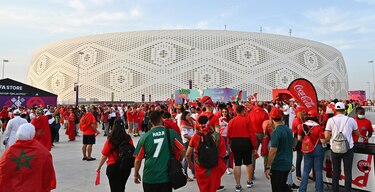 Mundial en pequeñas dosis: Vienen a Catar por el día y se regresan de noche