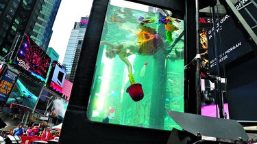Acuario artístico lleva debate climático de EU al Times Square