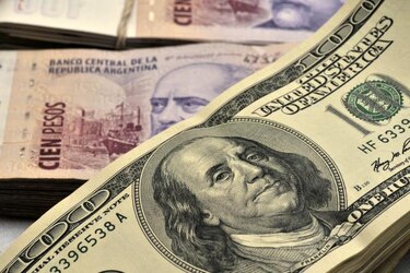 Déficit fiscal y emisión monetaria afectan economía argentina