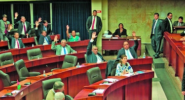 Enconada lucha por el poder en la Asamblea Nacional