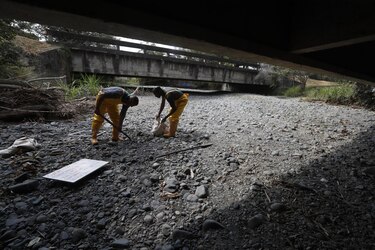 Intensa ola de calor deja entre polvo y piedras un río del suroeste de Colombia
