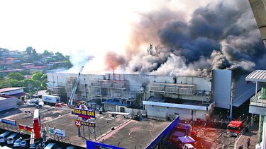 Bomberos controlan fuego tras siete horas