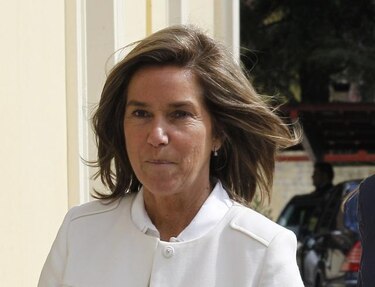 Dimite la ministra española de Sanidad por caso de corrupción