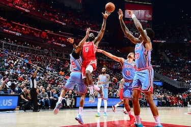 Sixers acaban con Hornets y Harden vive otra noche mágica en la NBA