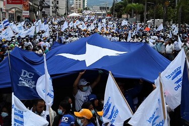 Oficialistas marchan en Honduras contra el ‘comunismo’ a tres semanas de las elecciones
