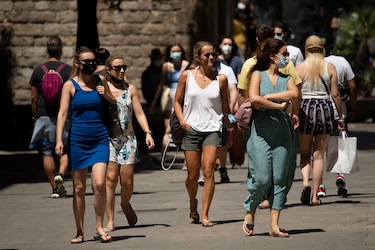 El gobierno español aprueba el decreto que pondrá fin al uso de la mascarilla en interiores