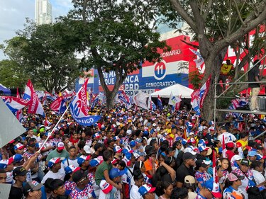 PRD en caída libre: adherentes siguen renunciando al partido