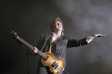 Paul McCartney dona su mítico bajo para la terapia musical