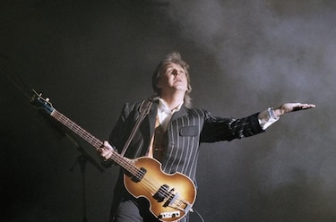 Paul McCartney dona su mítico bajo para la terapia musical