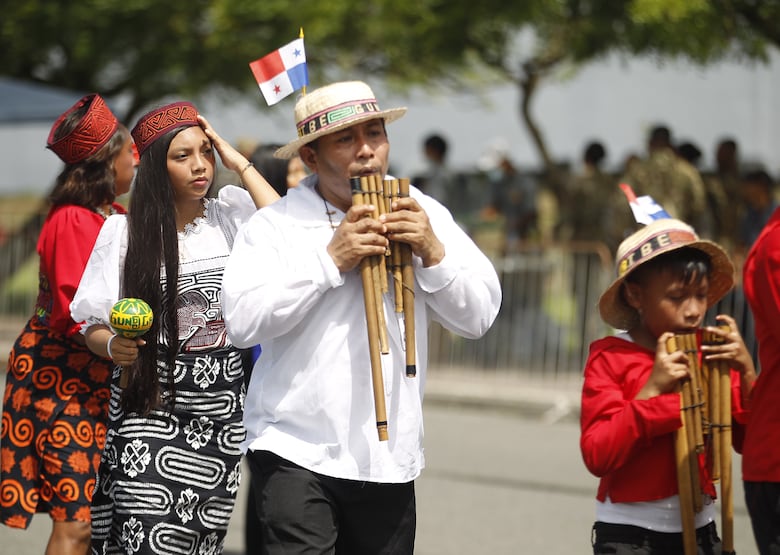 Desfiles del 5 de noviembre en Colón se desarrollan según lo programado