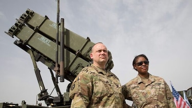 Estados Unidos enviará 200 militares y misiles Patriot a Arabia Saudita