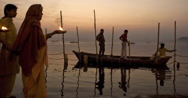 Río Ganges recibe diariamente 2 mil 900 millones de litros en desechos
